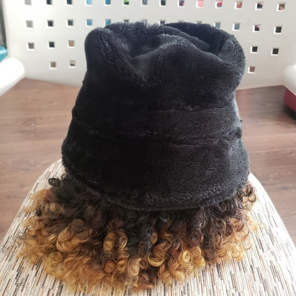 Danier Hat - Picture 2 of 9